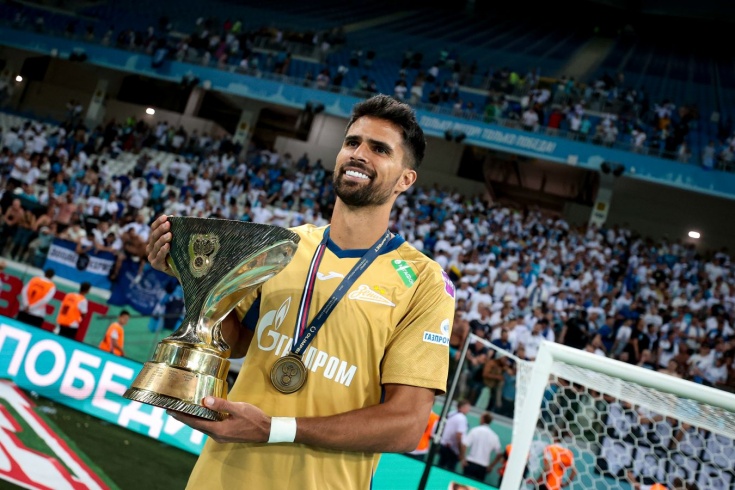 北青体育：侯永永已与云南玉昆签约两年，今夜赴曼谷与球队会合.