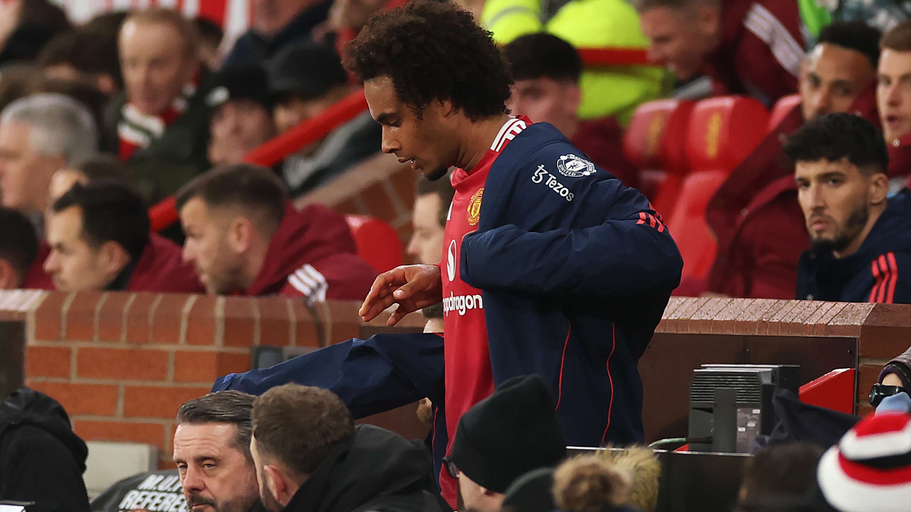 效力于休斯 效力于休斯